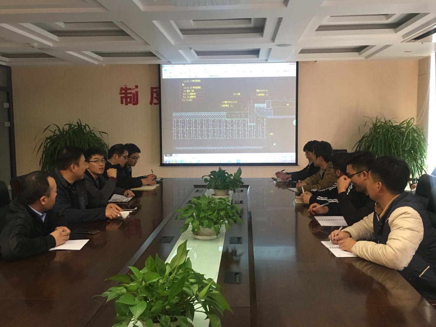 中京建设三分快艇员工认真学习道路工程造价知识习讲座